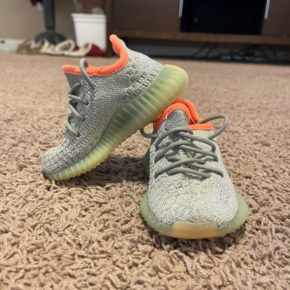 adidas gazelle silver green womens Yeezy Boost 350 V2 'Linen' main image 0